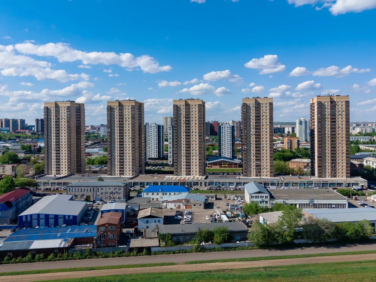 Пять жилых башен ЖК Уютный дом на Дудинской в Красноярске