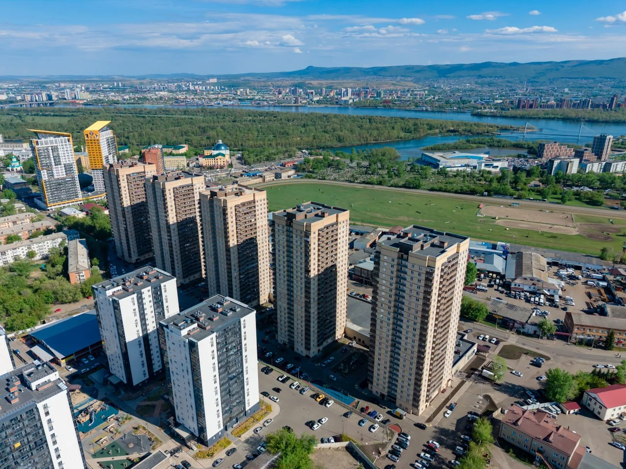 Жилой комплекс Уютный дом на Дудинской и Енисей, вид с высоты